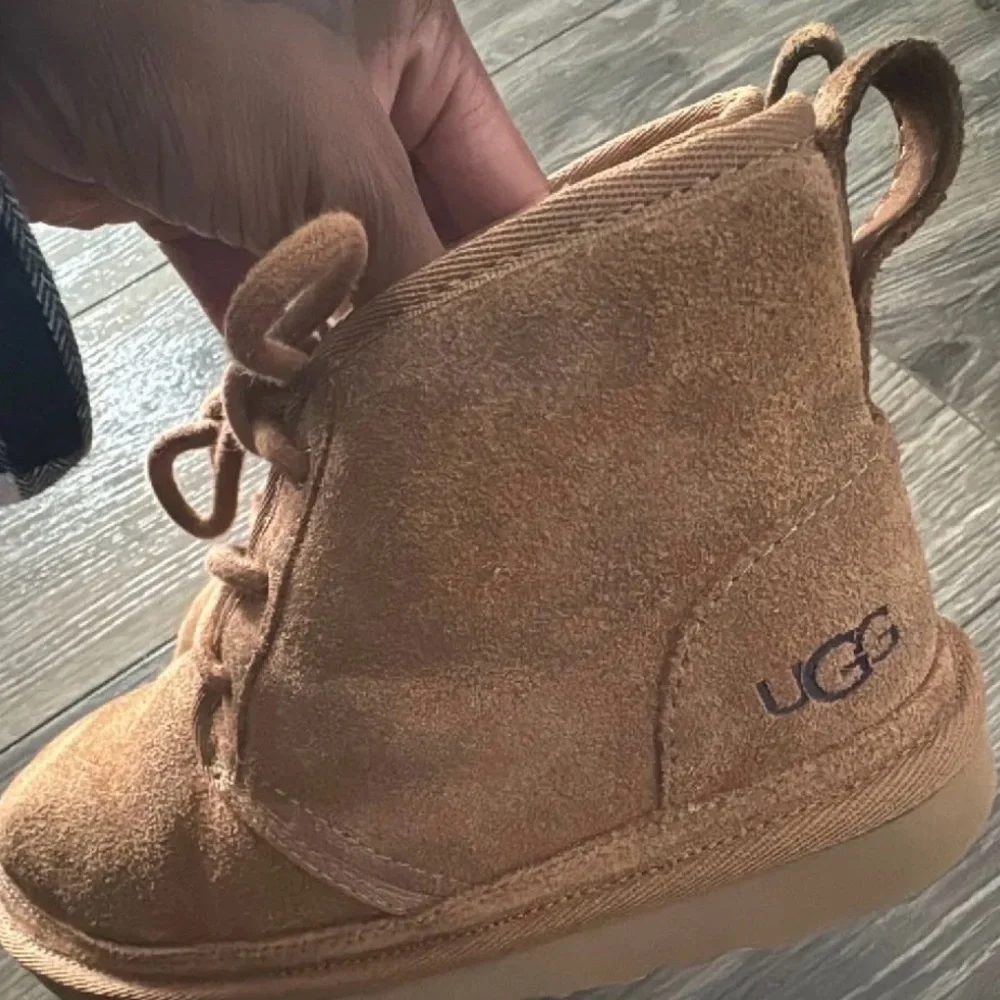 KIDS UGG BOOTIES - Picture 4 of 6